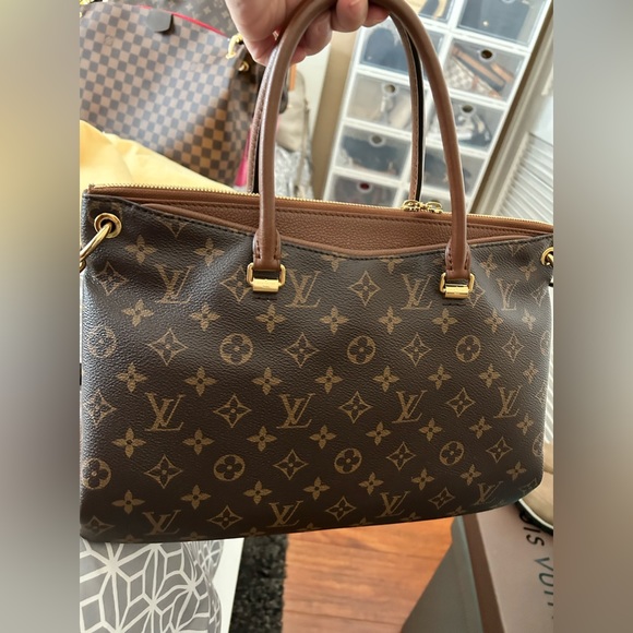 Authentic Louis Vuitton Pallas MM - Picture 10 of 16